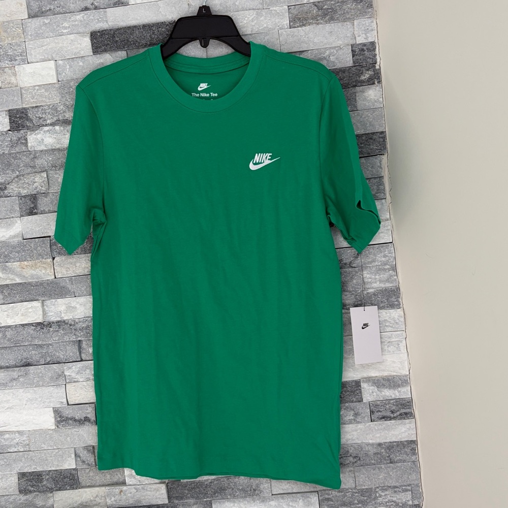New!! Nike men's Club t-shirt